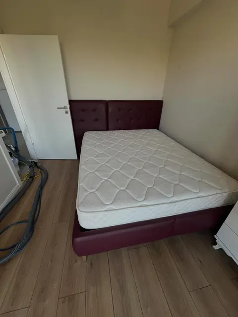 Bordo başlıklı çift kişilik yatak — İzmir