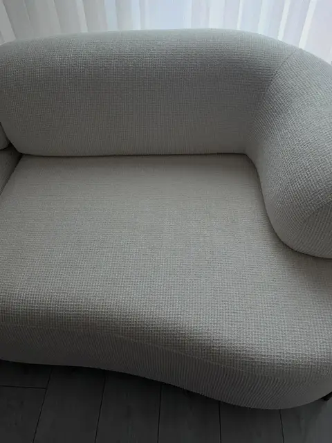 Krem bukle kanepe, yakın çekim — Bayraklı, İzmir